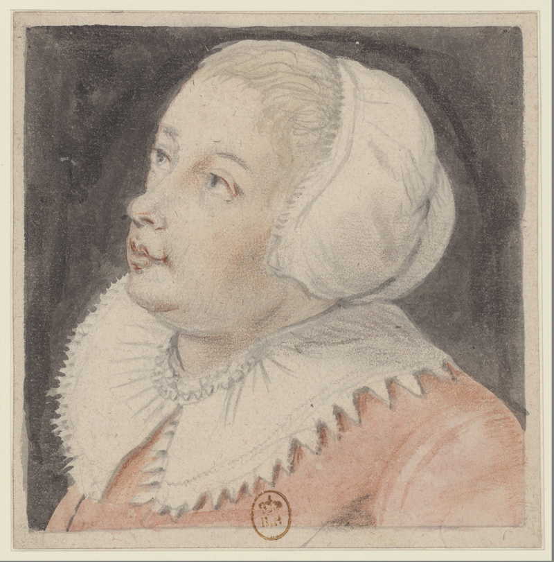 Woman in pink blouse, wearing a white cap, three-quarters to the left, looking up to the sky. Nicolas Lagneau