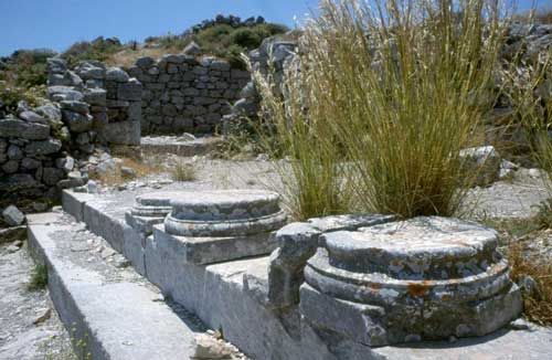 Ruinen eines Peristyls in Alt-Thera