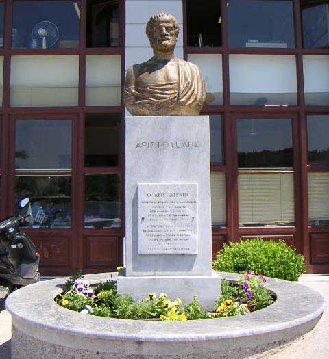 Aristoteles Statue vor dem Rathaus in Chalkida