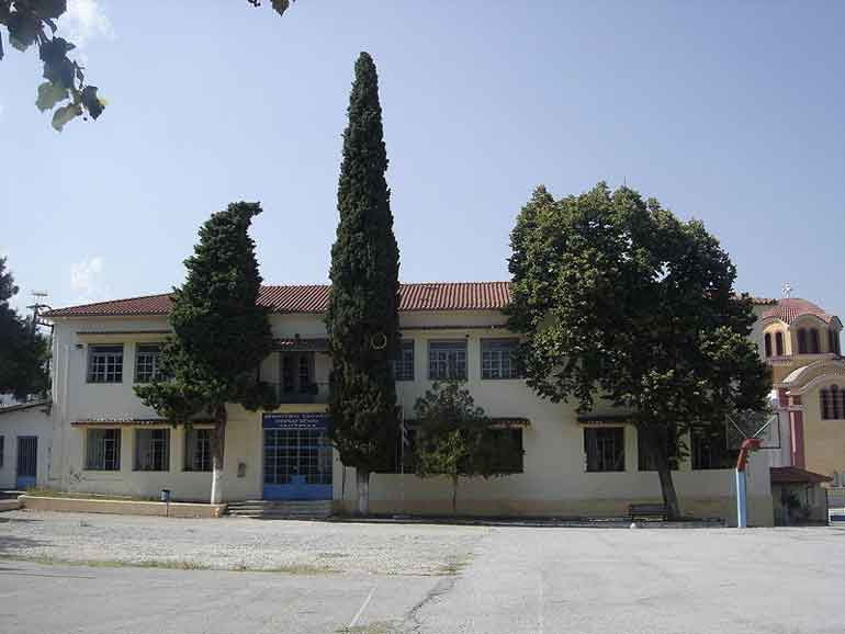 Hauptschule und Kindergarten von Skotina, Anatolikos Olympos, Pieria