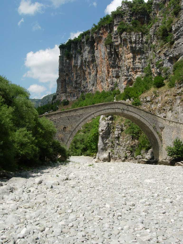 Brücke in der Vikos Schlucht