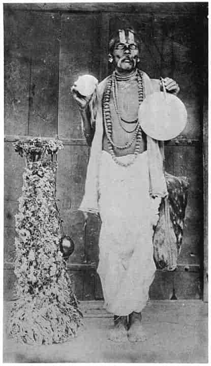 Dāsari religious mendicant with discus and conch-shell of Vishnu