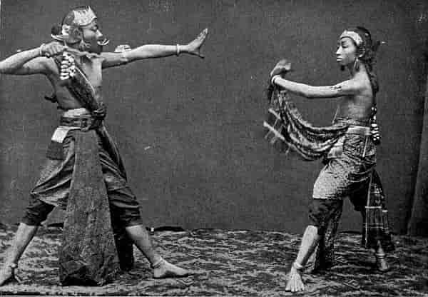Wayang-Wong Players missing a Fight.