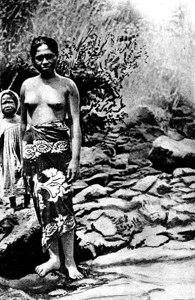 Marquesan mother and child