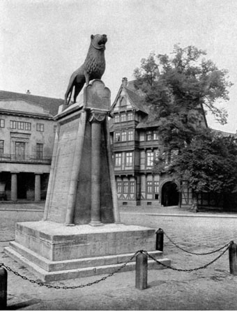 The Pillar of Justice with the Bronze Lion on the Burgplatz in Brunswick (Braunschweig)