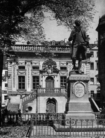 Monument of the young Goethe in the Naschmarkt