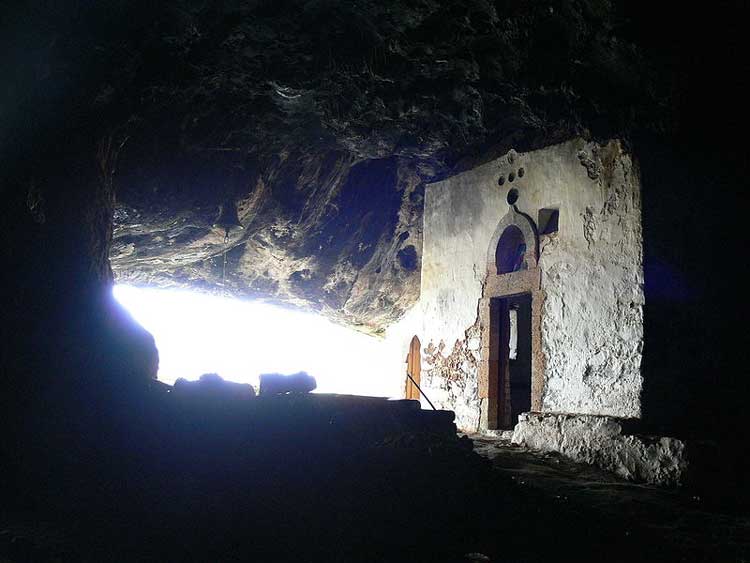 Arkoudiotissa cave, Akrotiri ( Crete ). Ruins in front of the cave