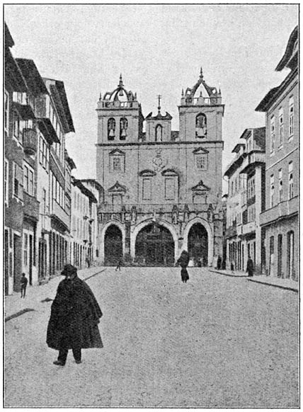 De strenge kathedraal van Braga.