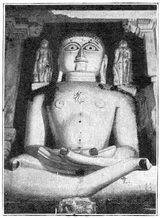 Kolossaal beeld van Rishabhdev, den eersten Dsjina.