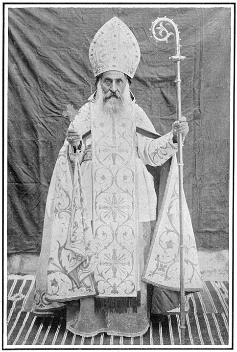 Mutrâv Paulus, bisschop van de syrische Roomsch-Katholieke kerk, te Mosoel.