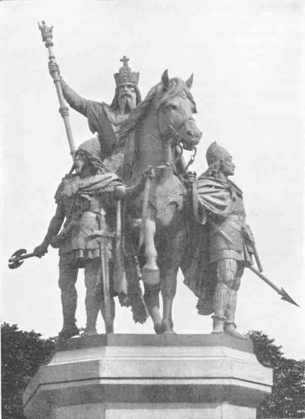 STATUE OF CHARLEMAGNE IN FRONT OF NOTRE DAME, PARIS