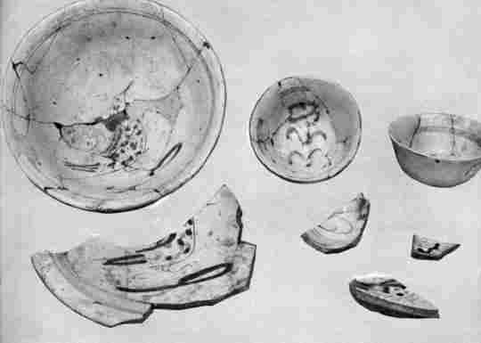 [Illustration: Late 17th-century Italian maiolica bowls excavated at Jamestown.]